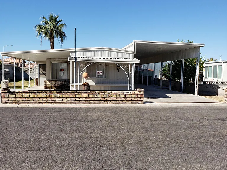3414 S Castle Dr — Photo 2