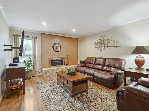 207 E Harwood Rd APT 43, Euless, TX 76039