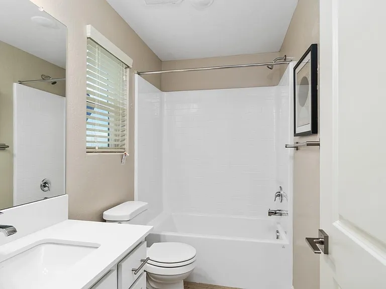 1108 Vanguard Way W — Photo 10