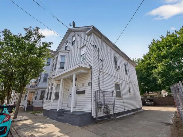 37 Farragut Ave, Cranston, RI 02905
