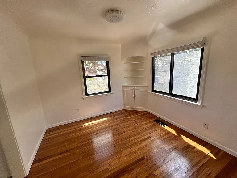 225 Sunset Blvd — Photo 21
