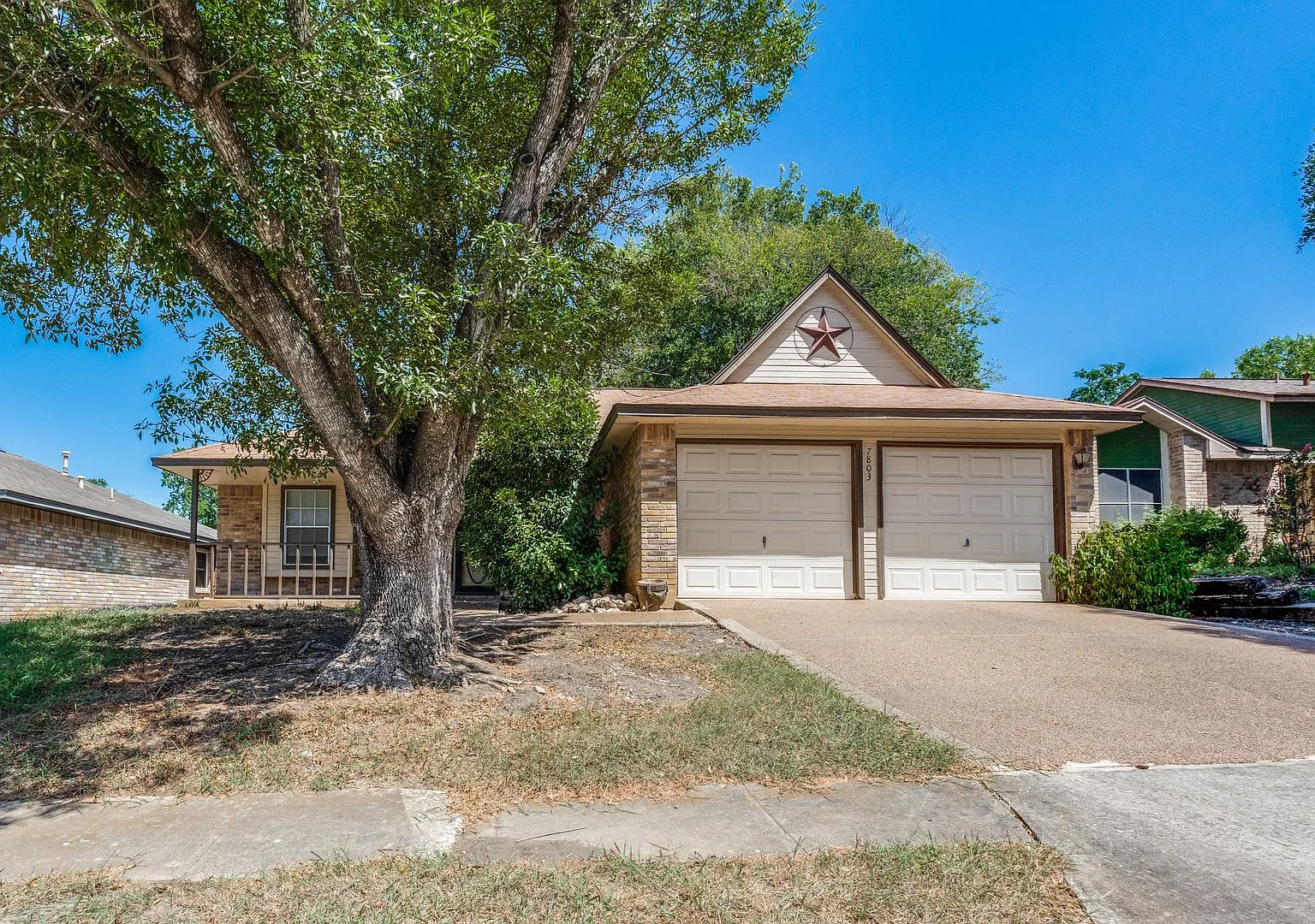 Beautiful Single-Story Home In Woodcrest — Photo 1