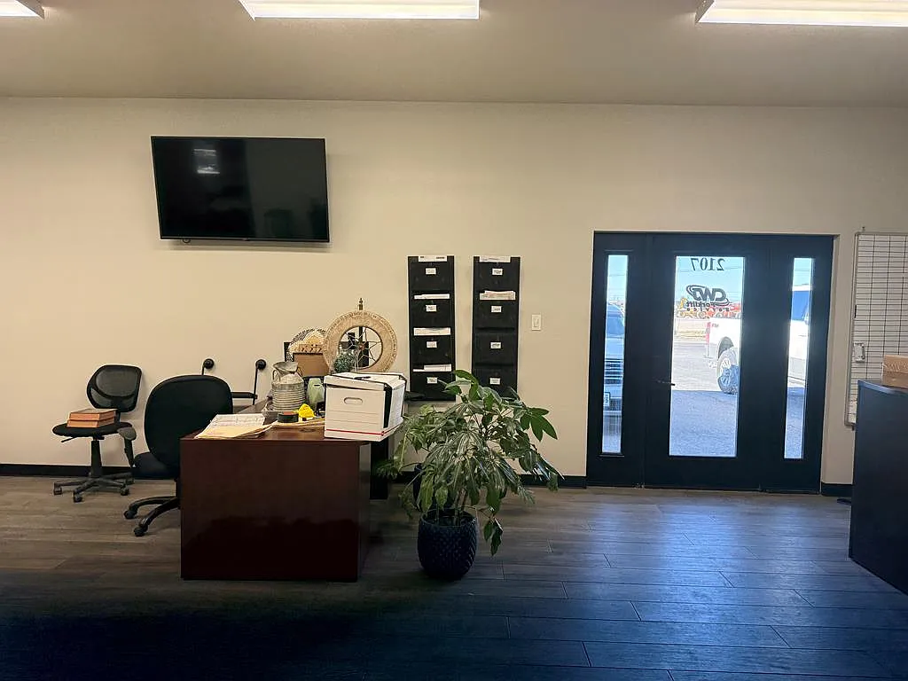 Studio, 10100 sqft, $9,850 — Photo 1