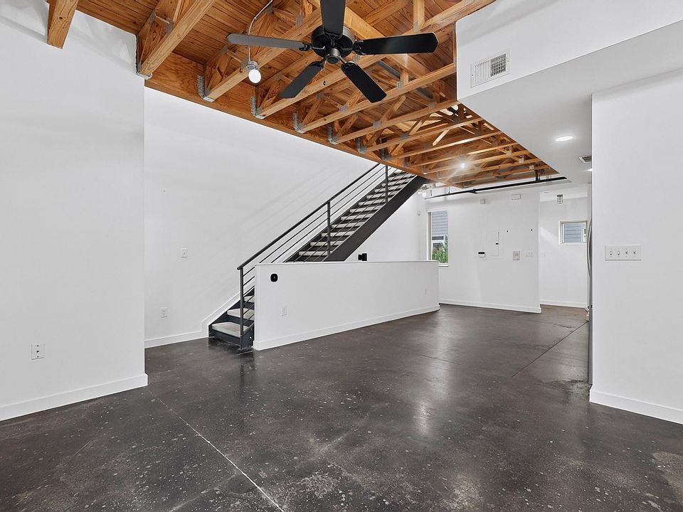 1st image of 1601 E 5th St APT 211