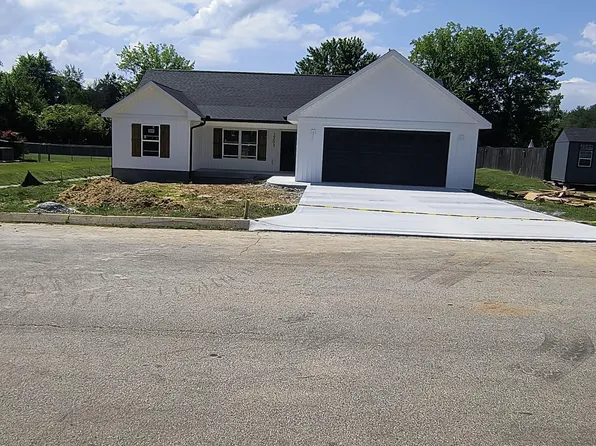 2203 Pinewood Dr, Maryville, TN 37803