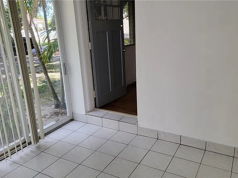 1816 Roosevelt St — Photo 8