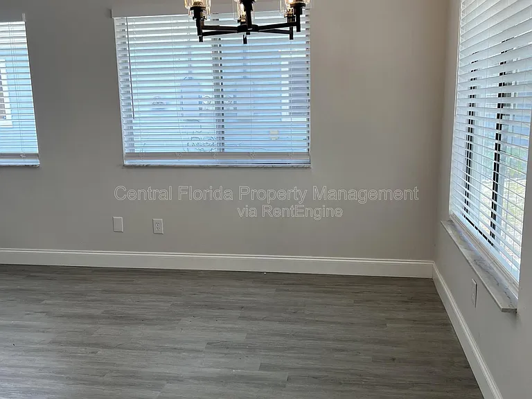 914 Robinhood Ct — Photo 7