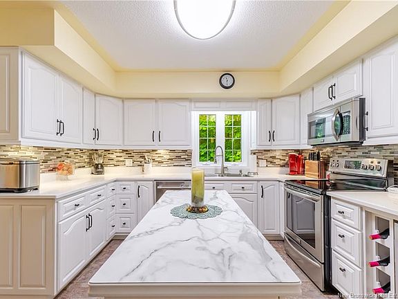 4th image of 45 Mountain View Cres