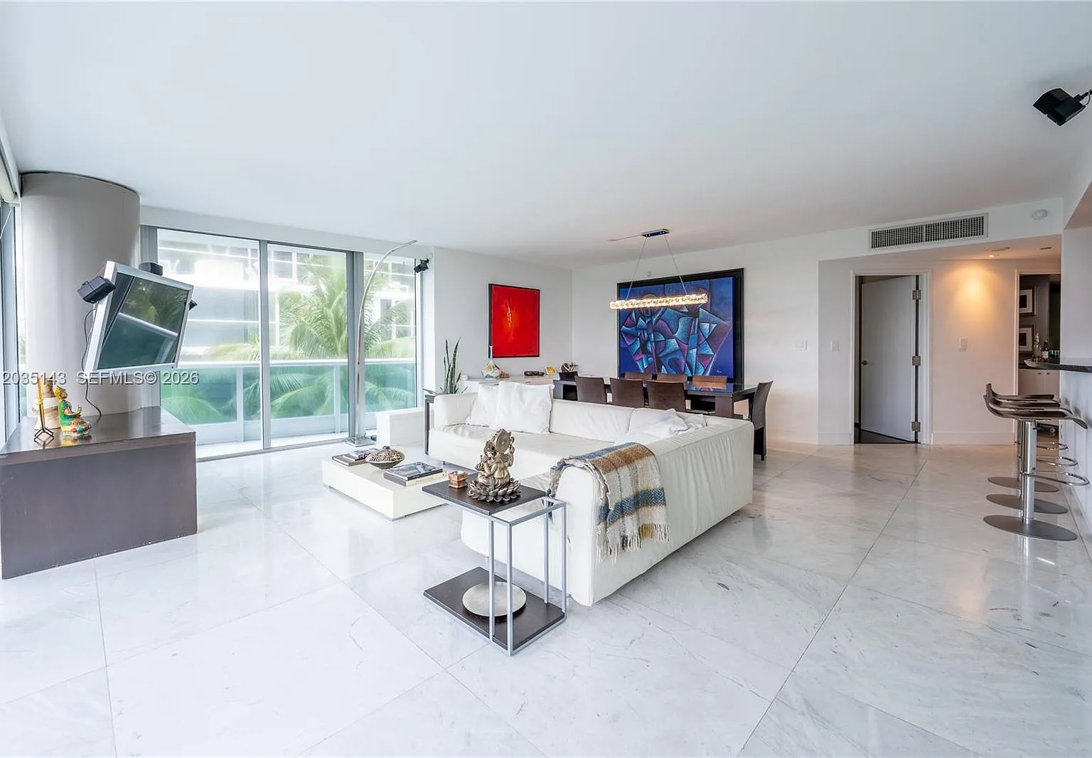 Azure Condo — Photo 4