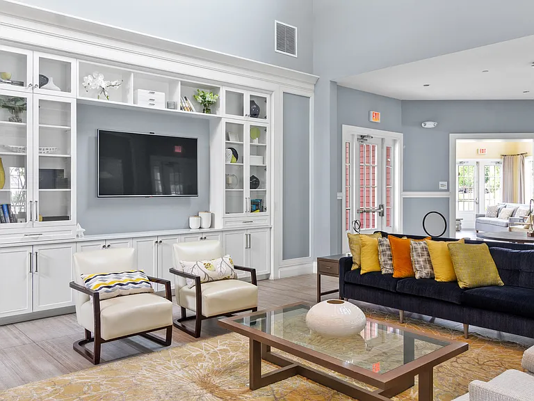 Cirrus Apartments — Photo 13