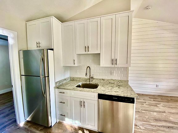 Brand new kitchen with Granite countertops