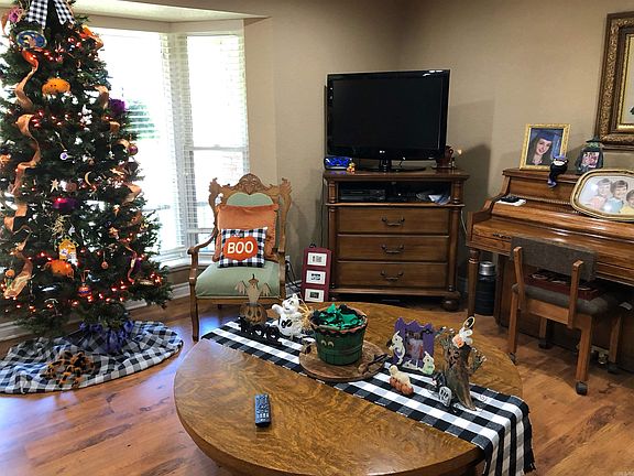 3rd image of 105 Starfield Pl