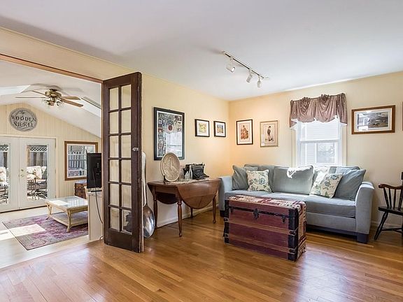 5th image of 9 Fairview Ave
