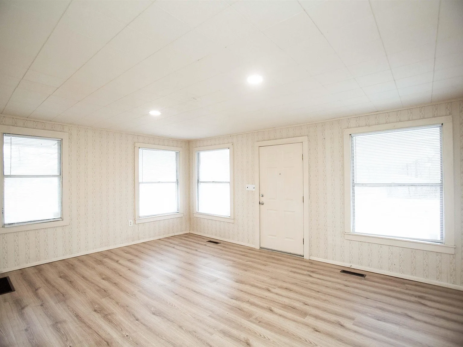 2 bed, 1.0 bath, 1192 sqft, $825 — Photo 4