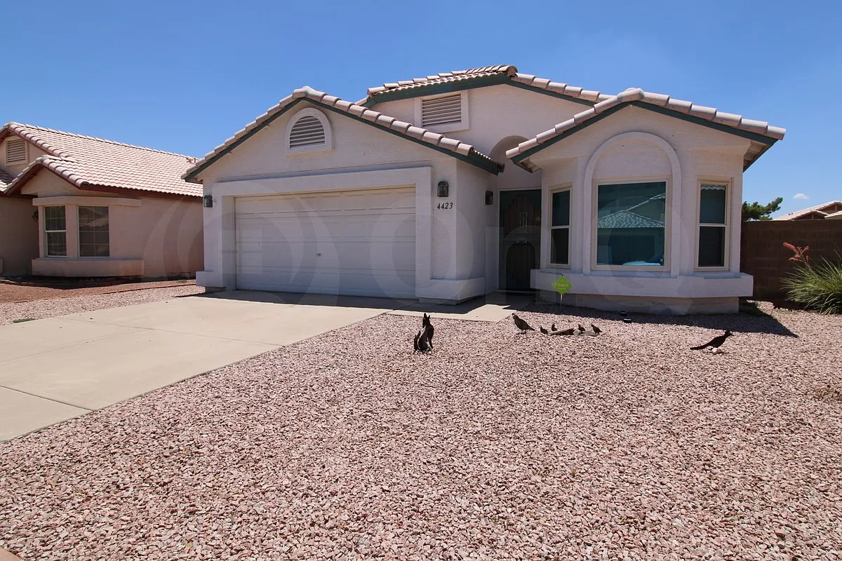 3 bed, 2.0 bath, 1679 sqft, $2,500 — Photo 2