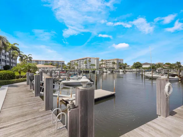 911 Gardenia Dr E #150, Delray Beach, FL 33483