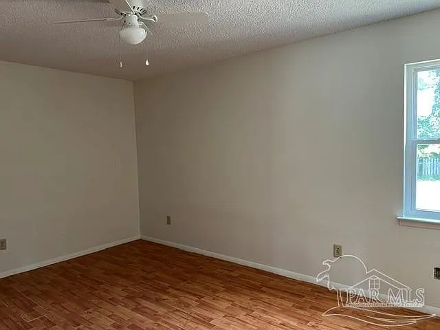 3244 Maplewood Dr — Photo 10