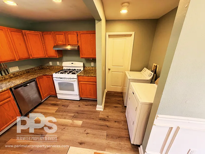 4 bed, 2.0 bath, 1472 sqft, $2,200 — Photo 3