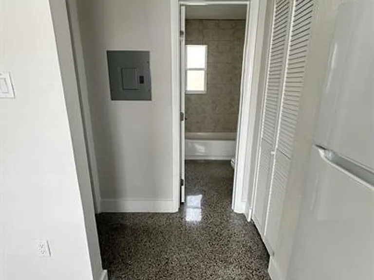 211 SW 18th Ave — Photo 4