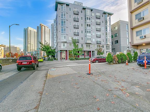 4th image of 699 John St Unit 620