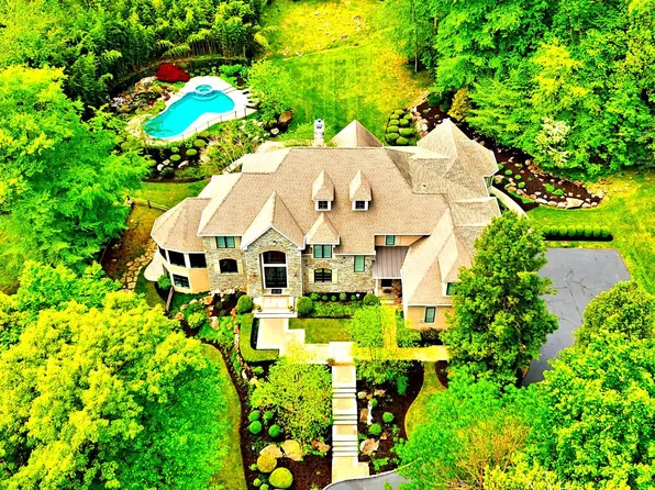 14 Great Hills Rd, New Hope, PA 18938