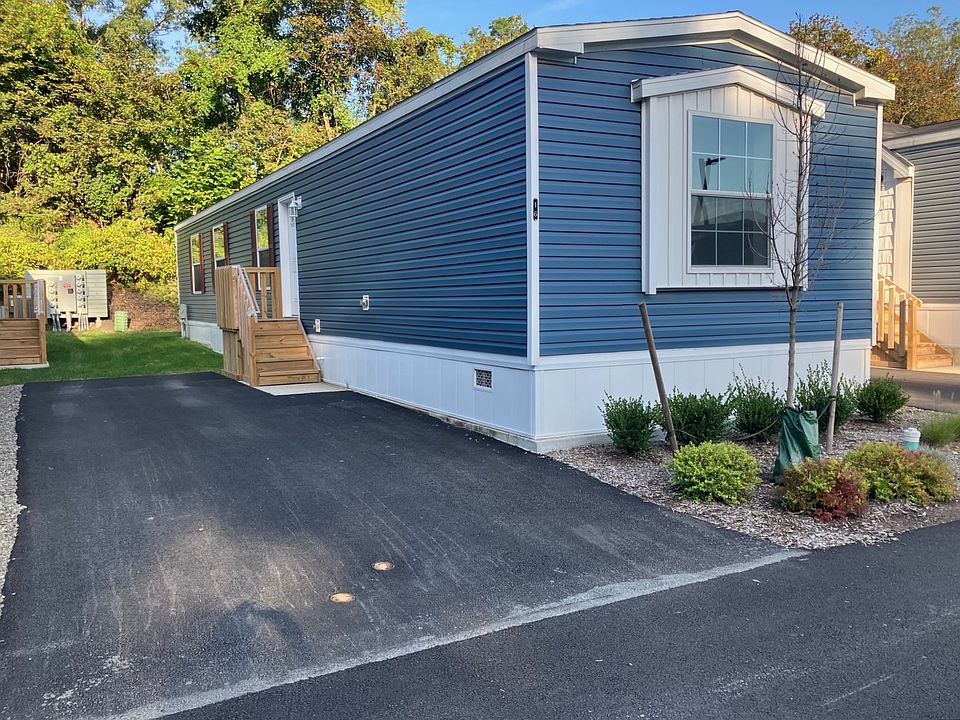 1st image of 16 Leeward Ln