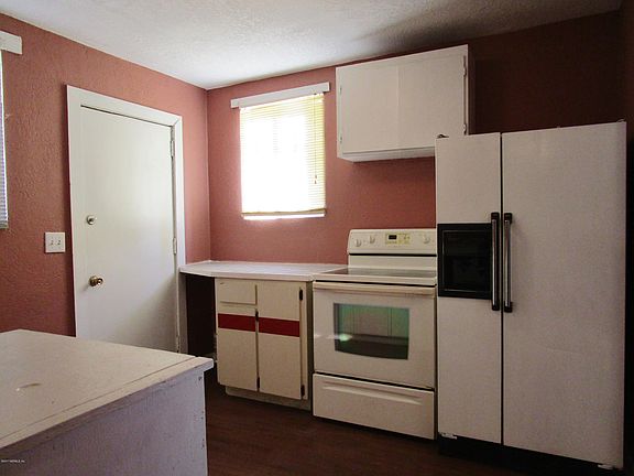 5th image of 1921 Fairfax St