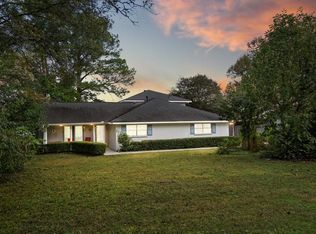 621 Brook Hollow Dr, Conroe, TX 77385