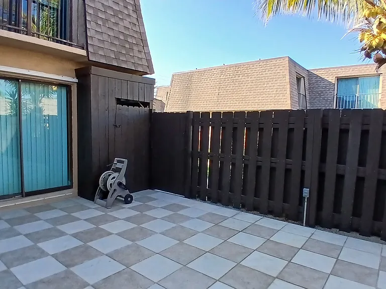303 Waterview Dr — Photo 3