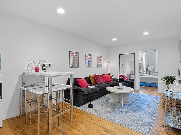 3rd image of 1038 Willow Ave APT 3
