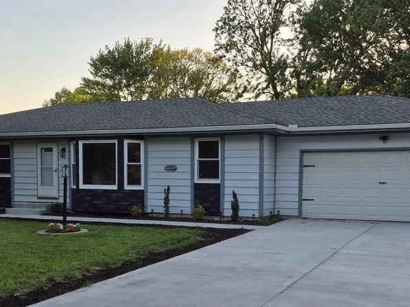 3213 SE Burton St, Topeka, KS 66605