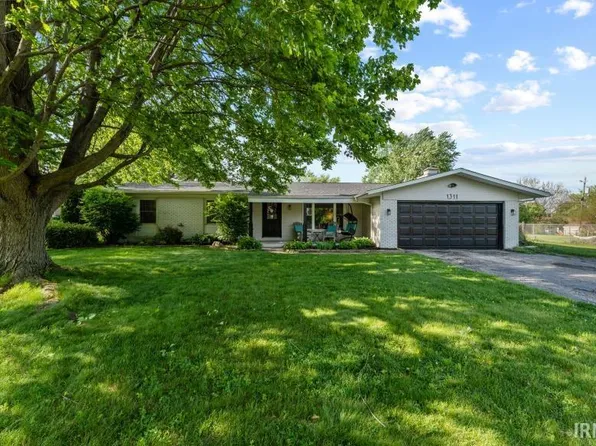 1311 Berkshire Dr, South Bend, IN 46614
