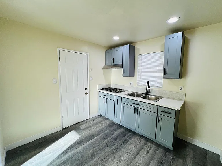 176 S 3rd Ave #A — Photo 18