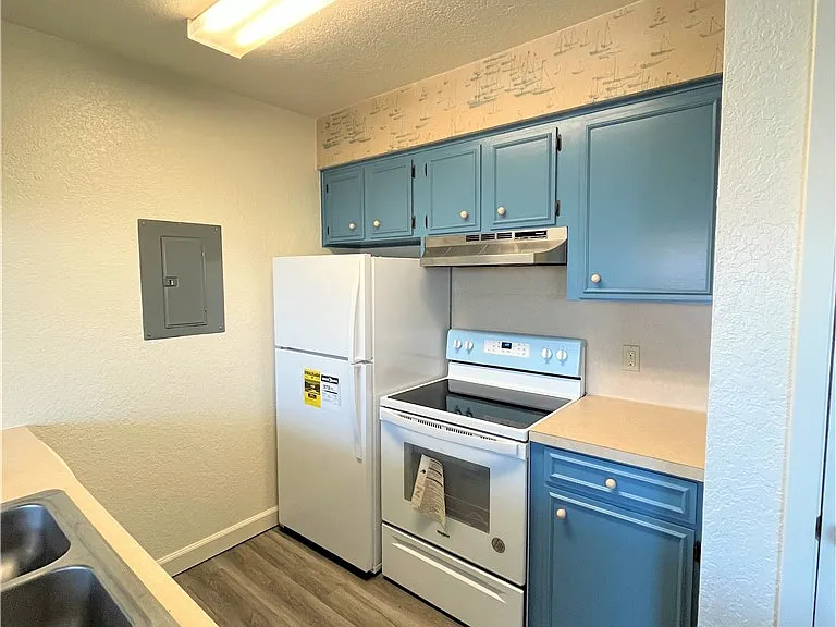 15209 Leeward Dr #B9 — Photo 3