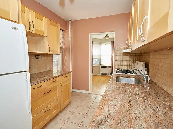 4th image of 67-66 108th St APT D18