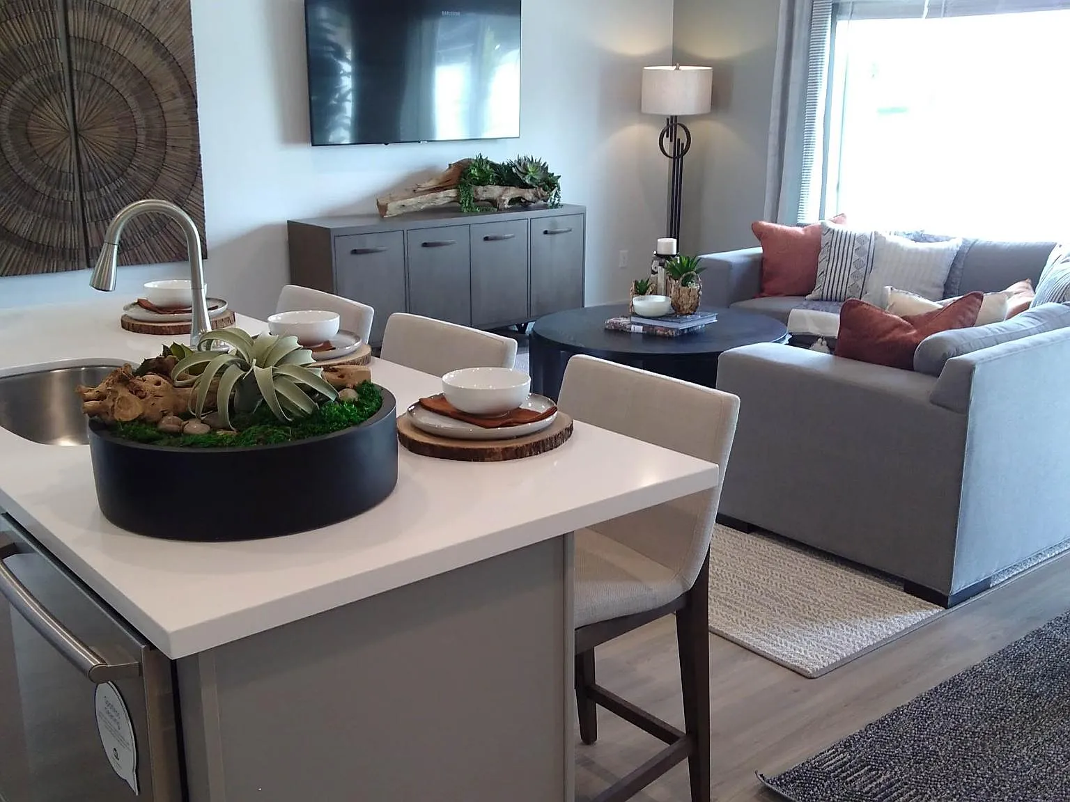 3 bed, 2.5 bath, 2423 sqft, $2,300 — Photo 4