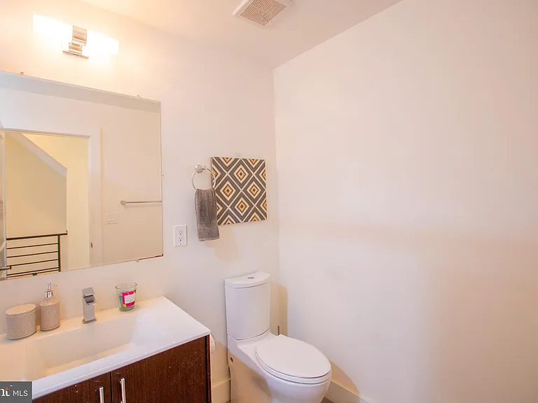 1441 S Bouvier St — Photo 11