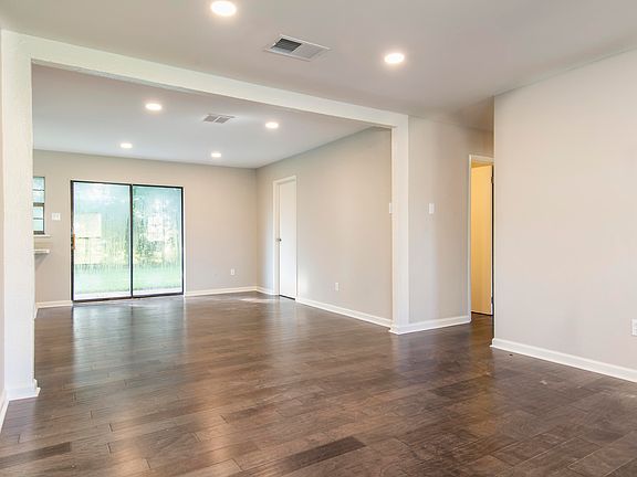 5th image of 211 Strasbourg Dr