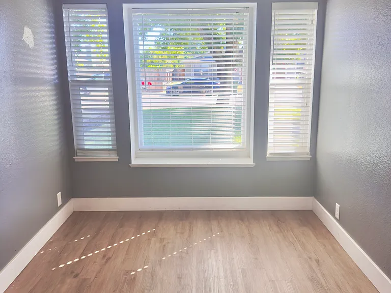 1071 English Ave — Photo 8
