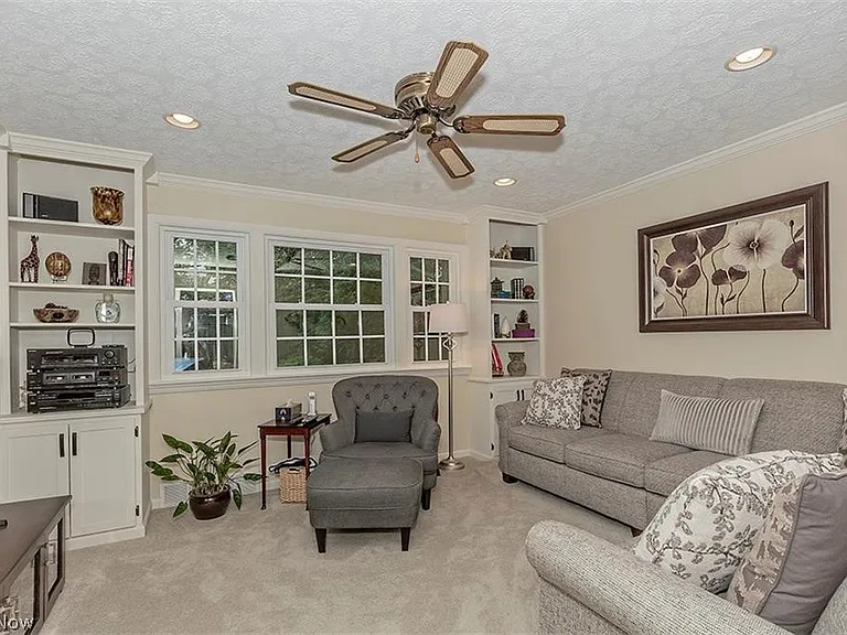2415 Fenwick Rd — Photo 11