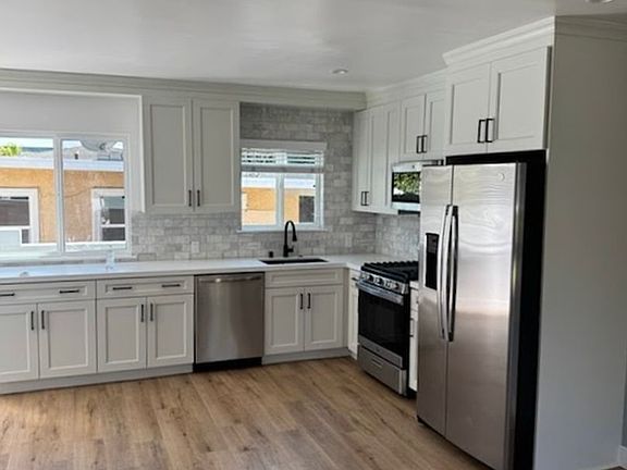 2nd image of 2604-2606 S Aviation Blvd #2604A