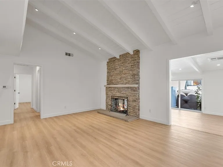 11528 Balboa Blvd — Photo 10