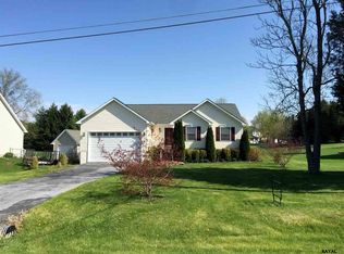 584 Hooker Dr, Gettysburg, PA 17325