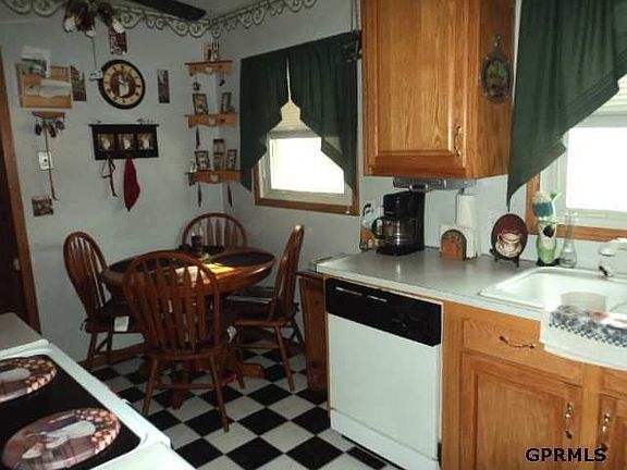 4th image of 4726 S 52nd St