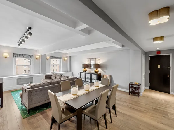 2166 Broadway 7B image 2 of 11