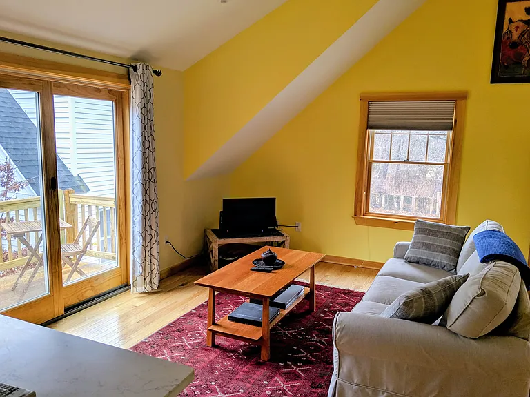 157 W Spring St — Photo 4