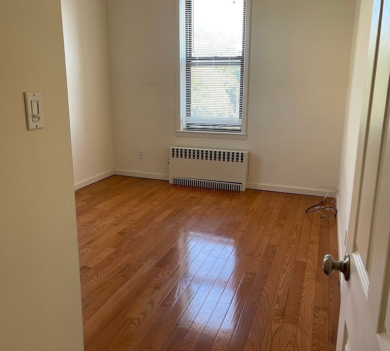 2nd image of 35-01 Ditmars Blvd #2R