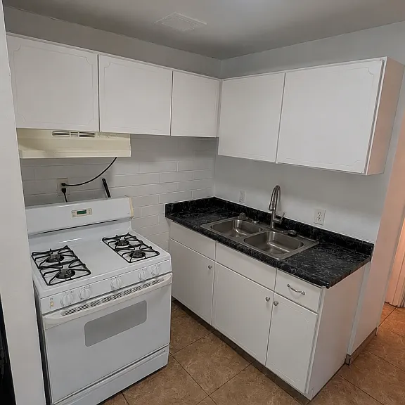 2053 N Alvernon Way #8 — Photo 1