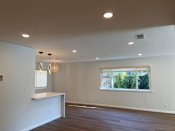 5th image of 744 Bucher Ave