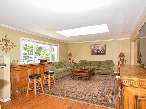 5th image of 90 Heilman Ave